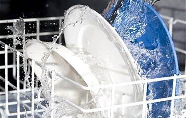 не сушит посуду